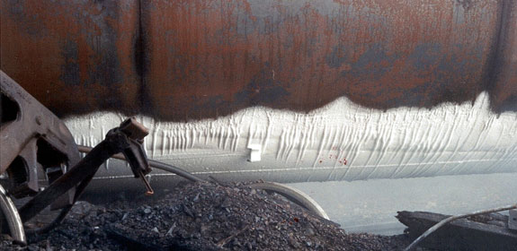 Figure 6 - Due to thermal conductivity, frosting extends upward from the 10 inches of refrigerated product remaining in car PROX 81179
