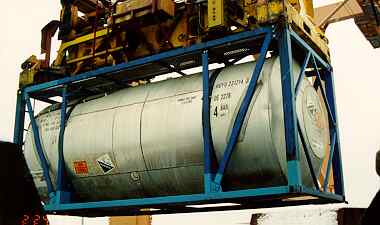 Different container located in the same hold and carrying the same product; undamaged